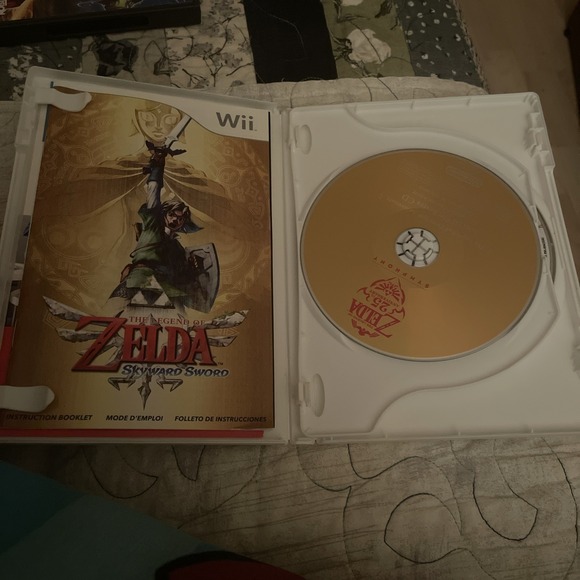 The Legend of Zelda: Skyward Sword (Wii) CIB With CD - Picture 2 of 4